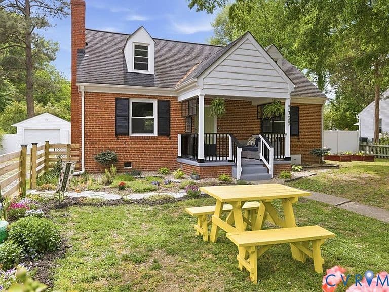 Listing photo 2