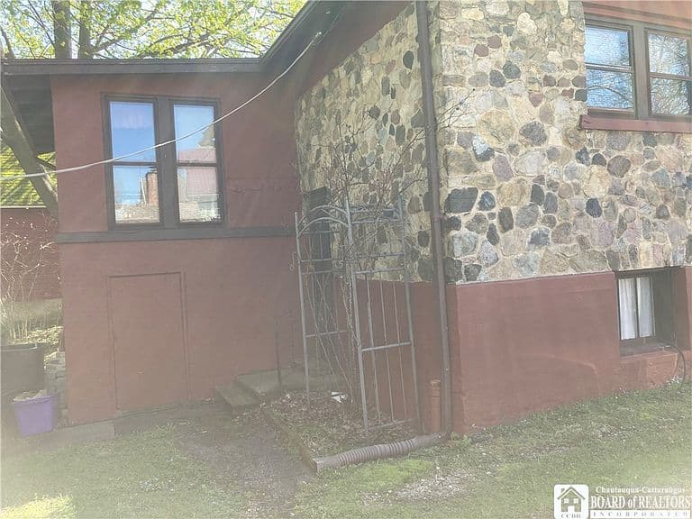 Listing photo 5