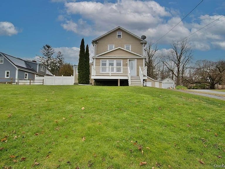 Listing photo 2