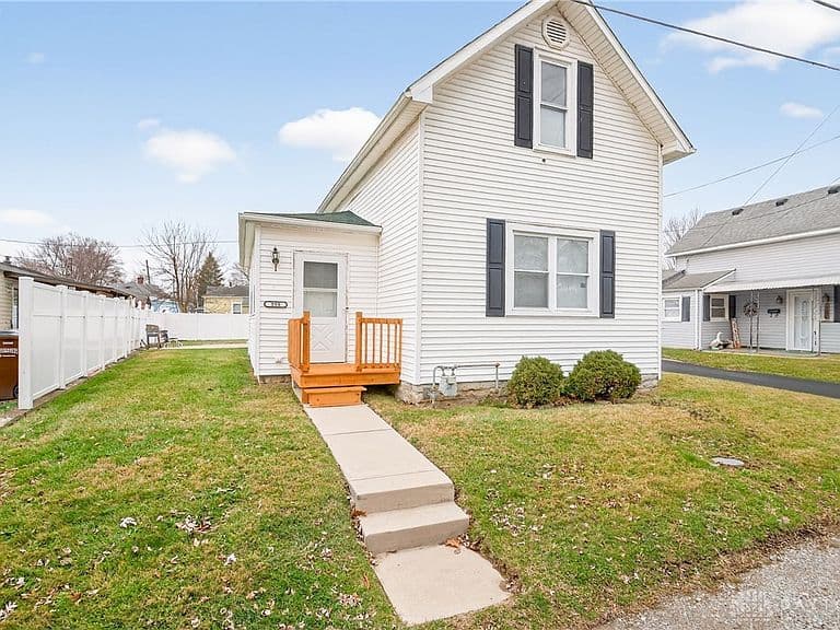 Listing photo 2