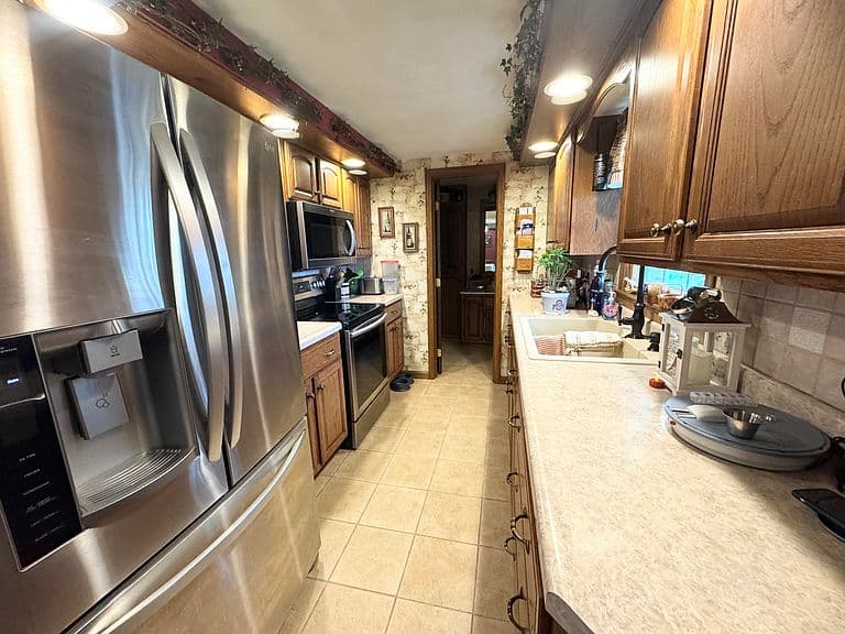 Listing photo 5