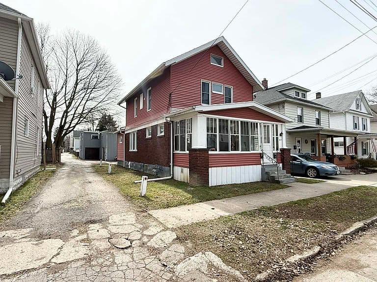 Listing photo 2