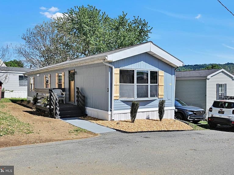 Listing photo 2