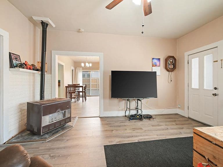 Listing photo 4