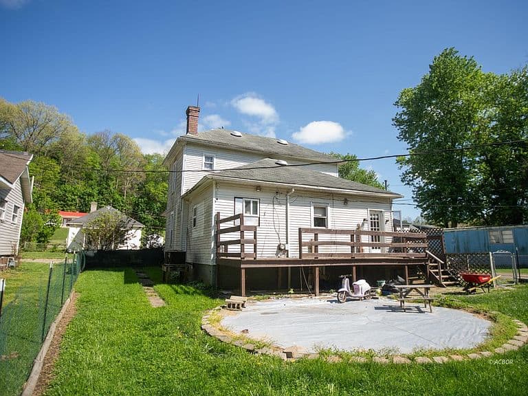 Listing photo 5