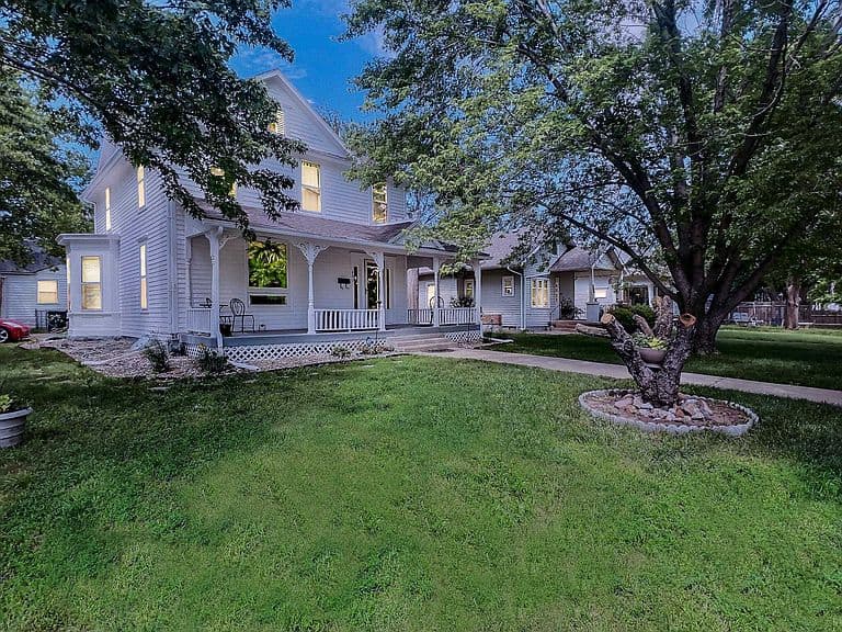Listing photo 2
