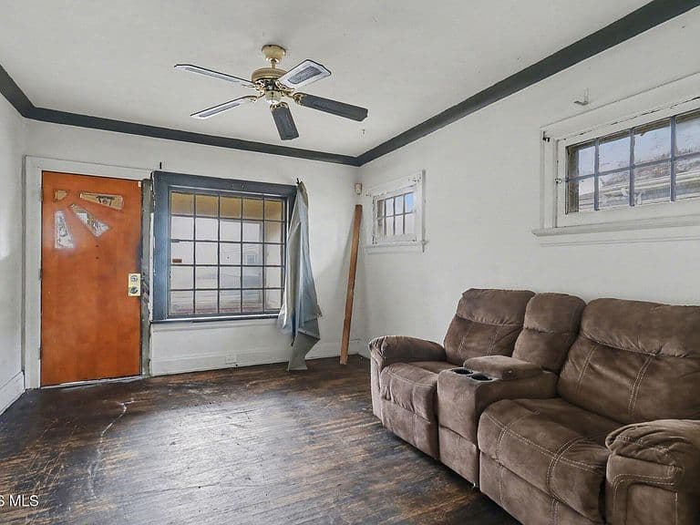 Listing photo 4