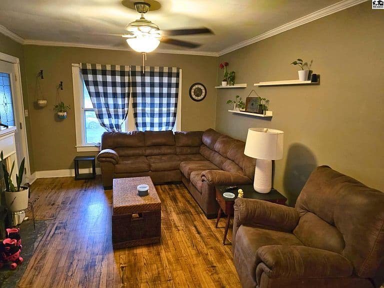Listing photo 2