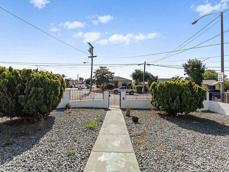 Listing photo 5