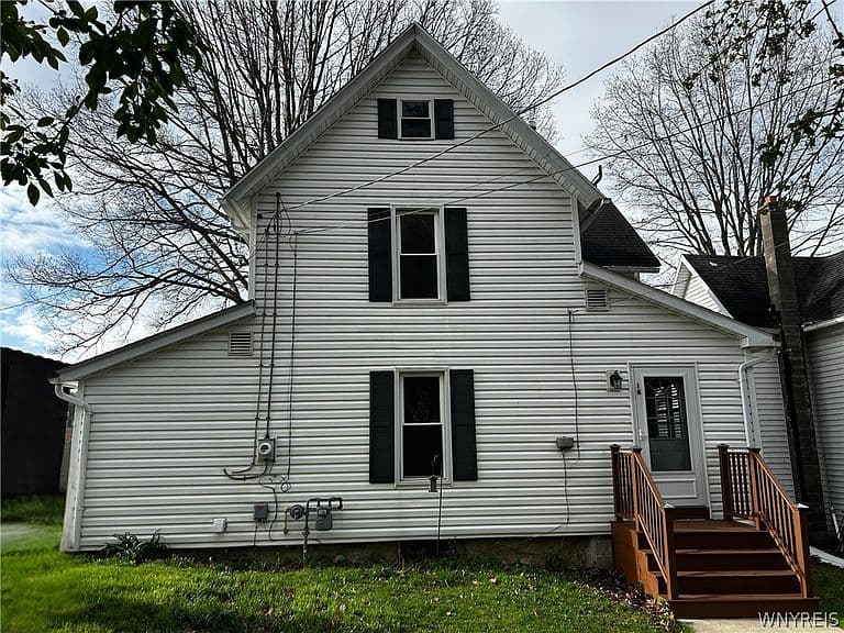 Listing photo 2