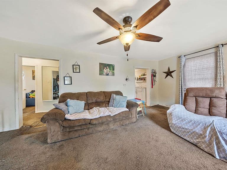 Listing photo 4