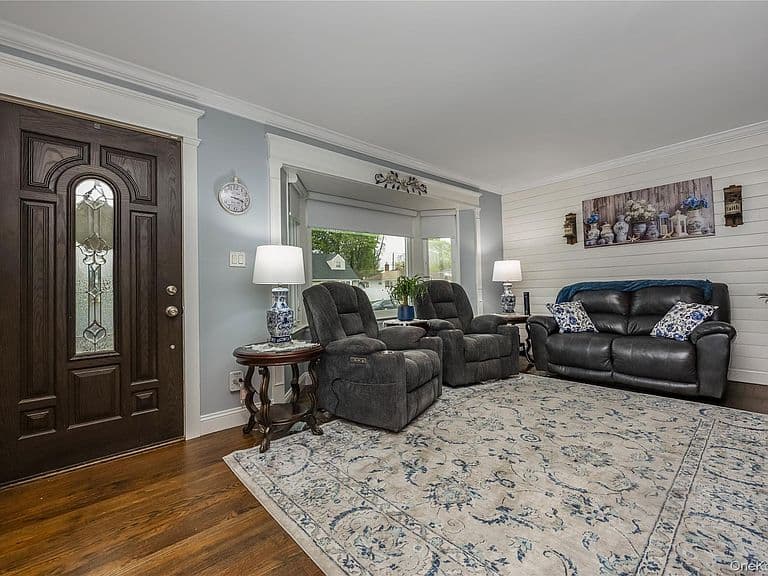 Listing photo 3