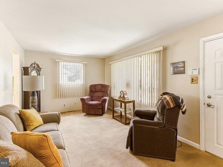 Listing photo 5