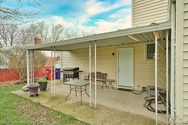 Listing photo 3