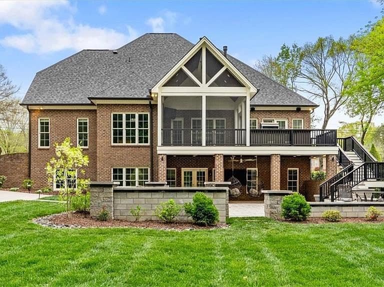 Listing photo 2