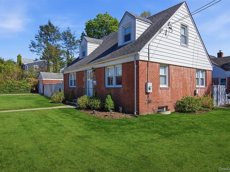Listing photo 3