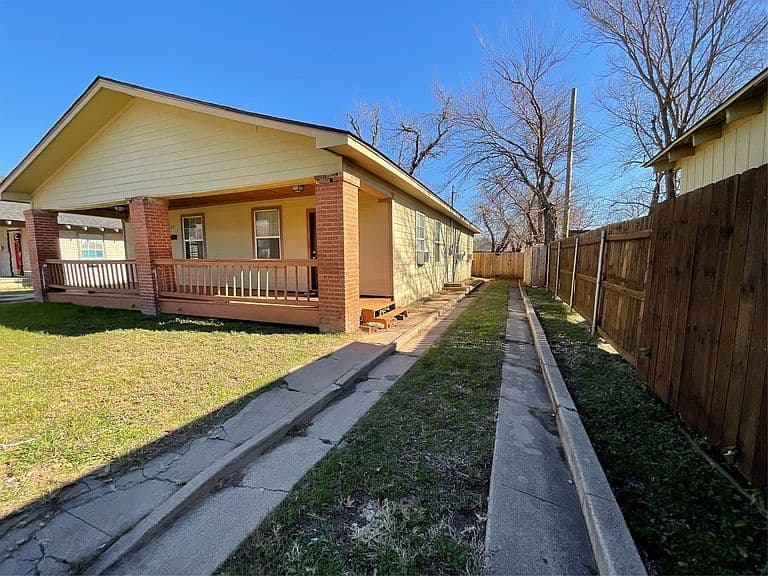 Listing photo 2