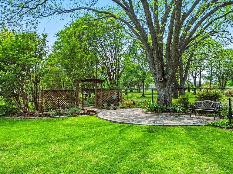 Listing photo 4