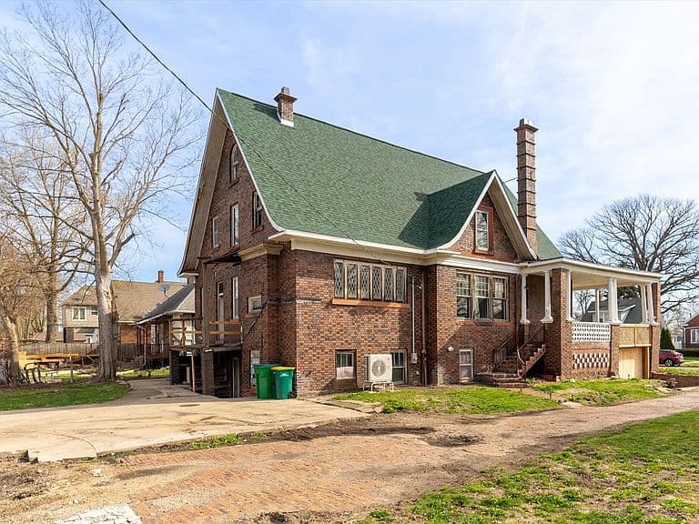 Listing photo 3