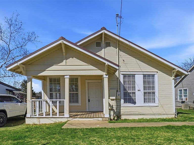 Listing photo 2