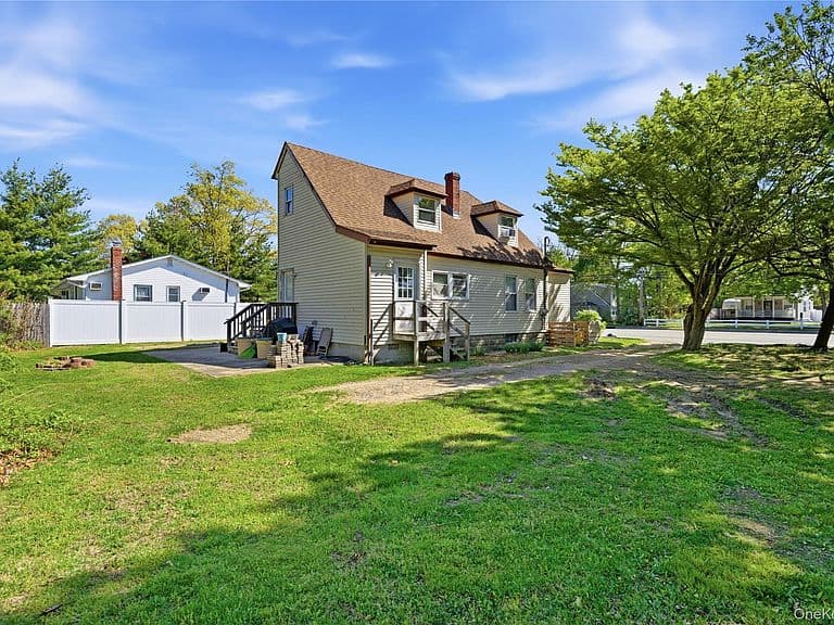Listing photo 5