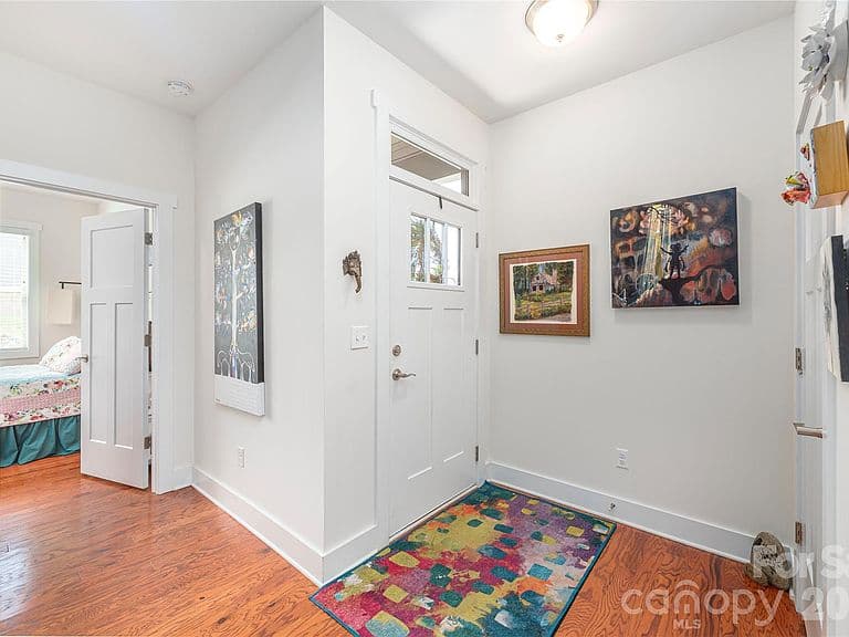 Listing photo 5