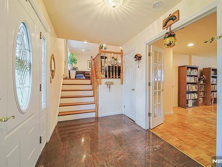 Listing photo 5