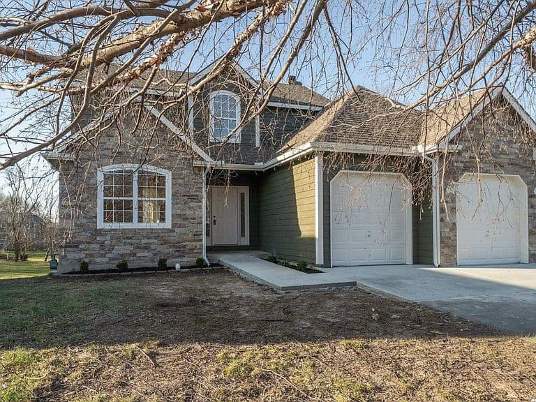 Listing photo 2