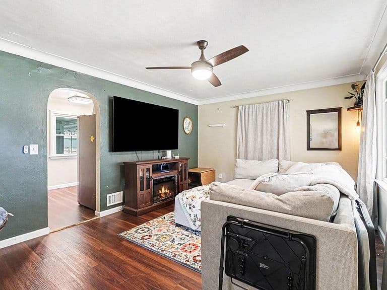 Listing photo 5
