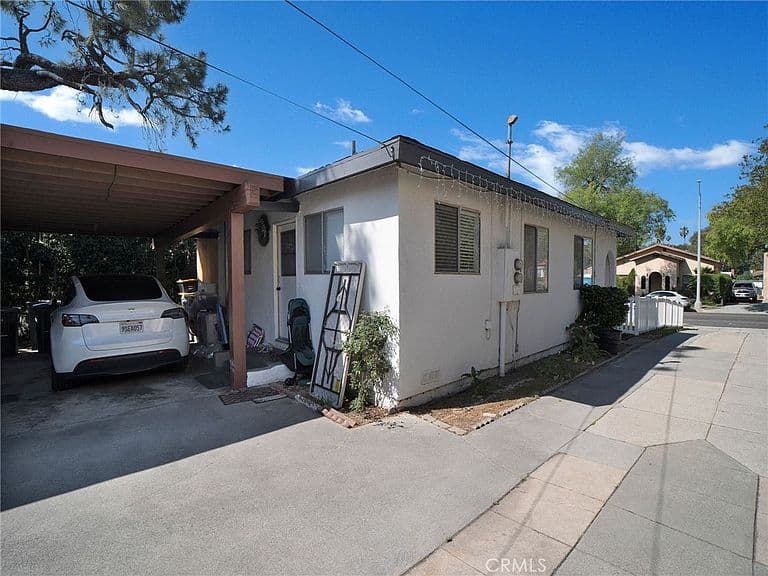 Listing photo 5