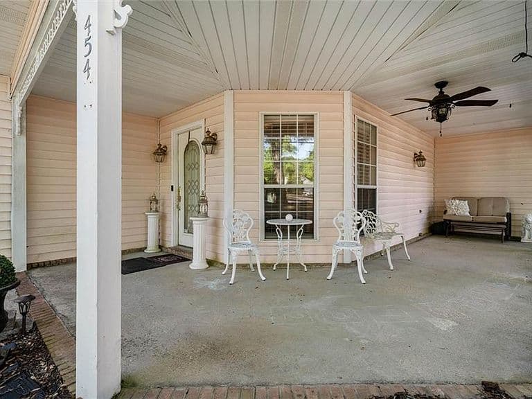 Listing photo 2