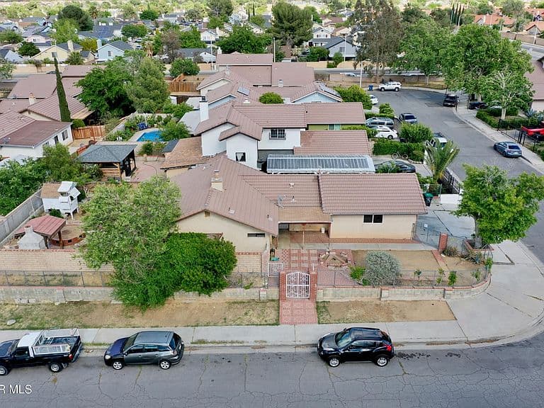 Listing photo 5
