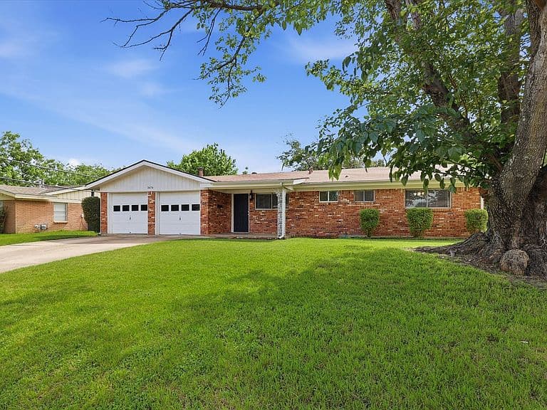 Listing photo 3