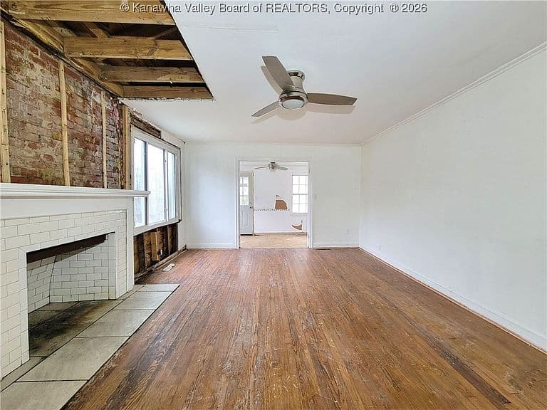Listing photo 2