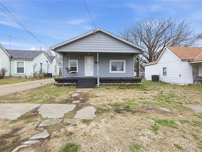 Listing photo 3