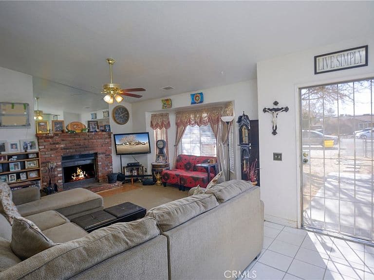 Listing photo 5