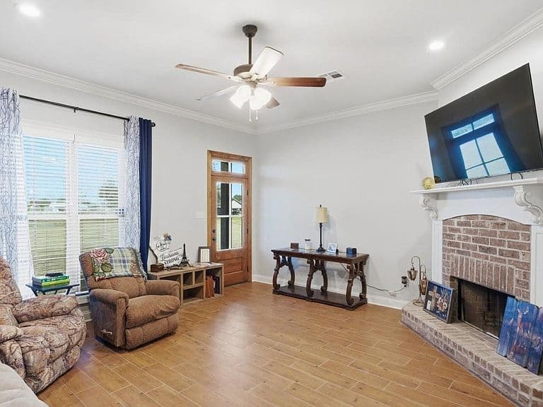 Listing photo 4