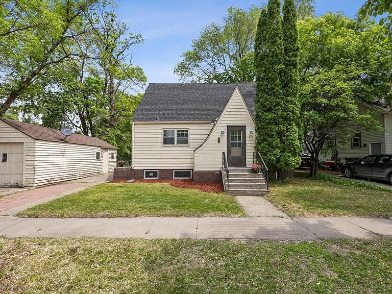 Listing photo 2