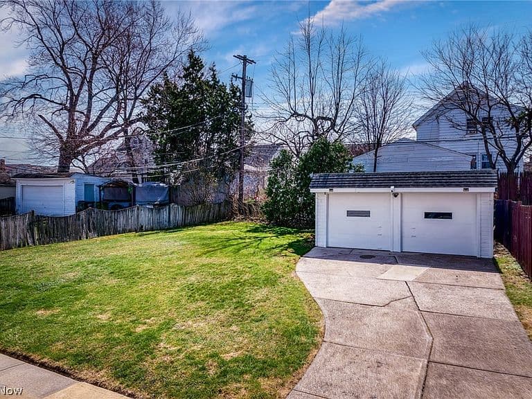 Listing photo 5