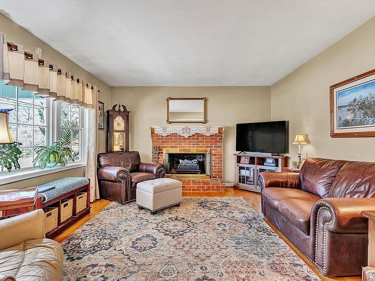Listing photo 5