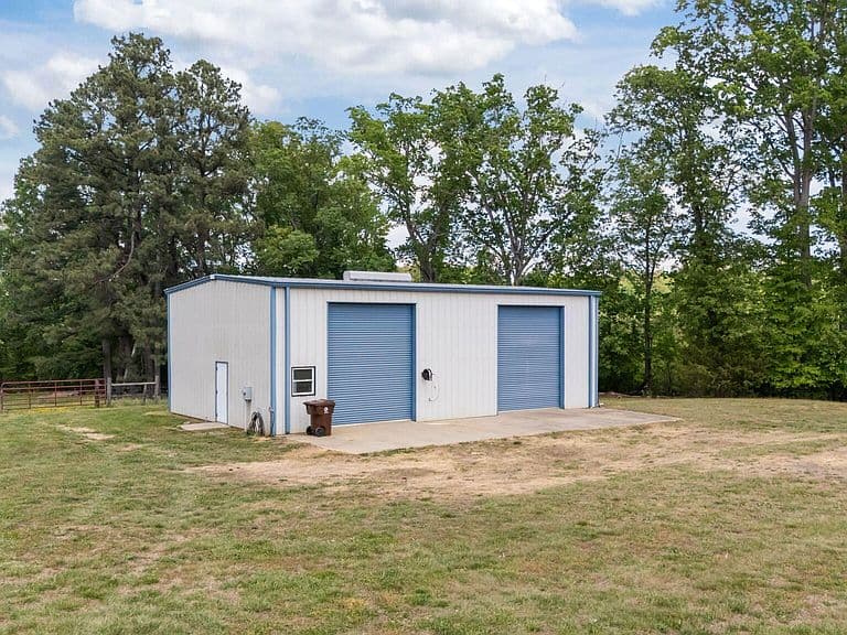Listing photo 4