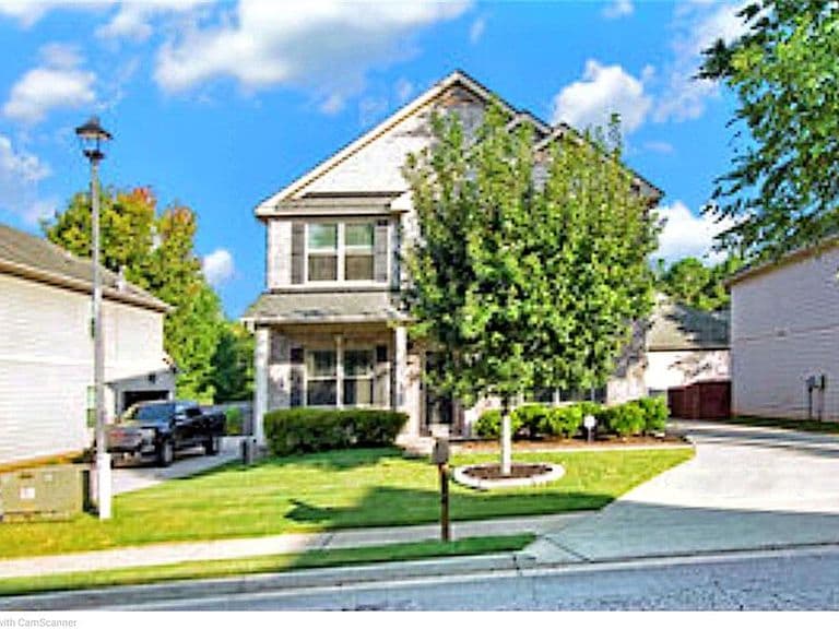 Listing photo 2
