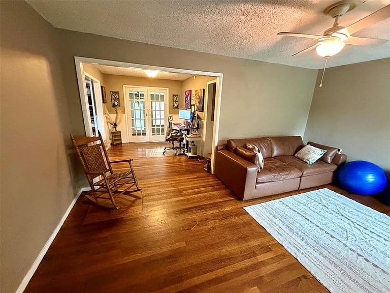 Listing photo 4