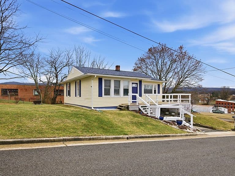 Listing photo 4
