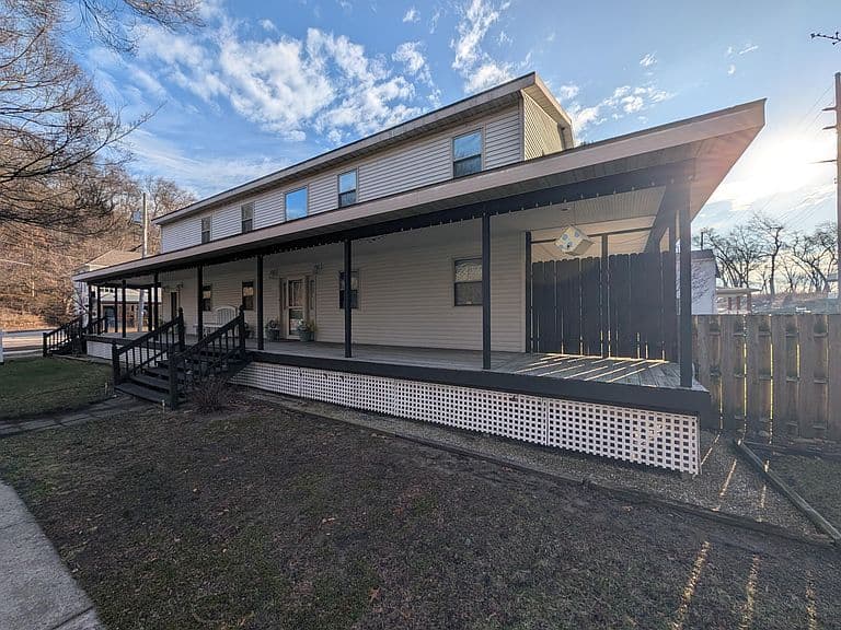 Listing photo 2