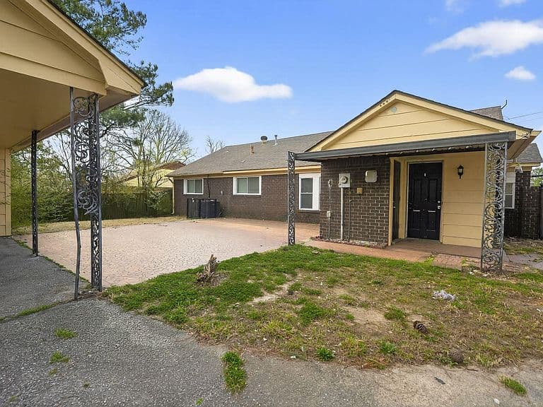 Listing photo 4