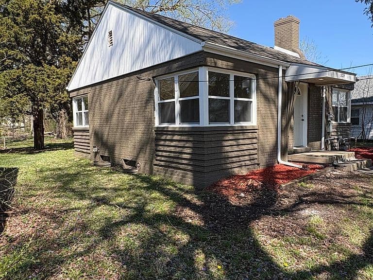 Listing photo 2