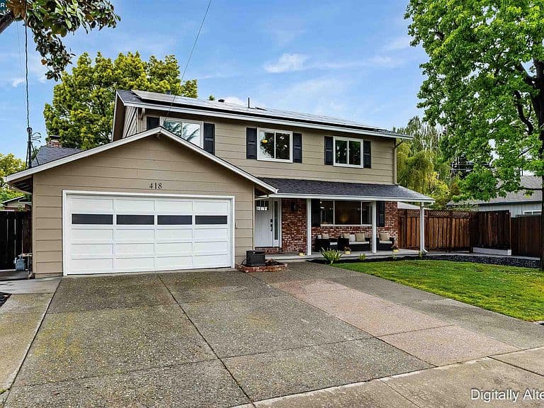 Listing photo 4
