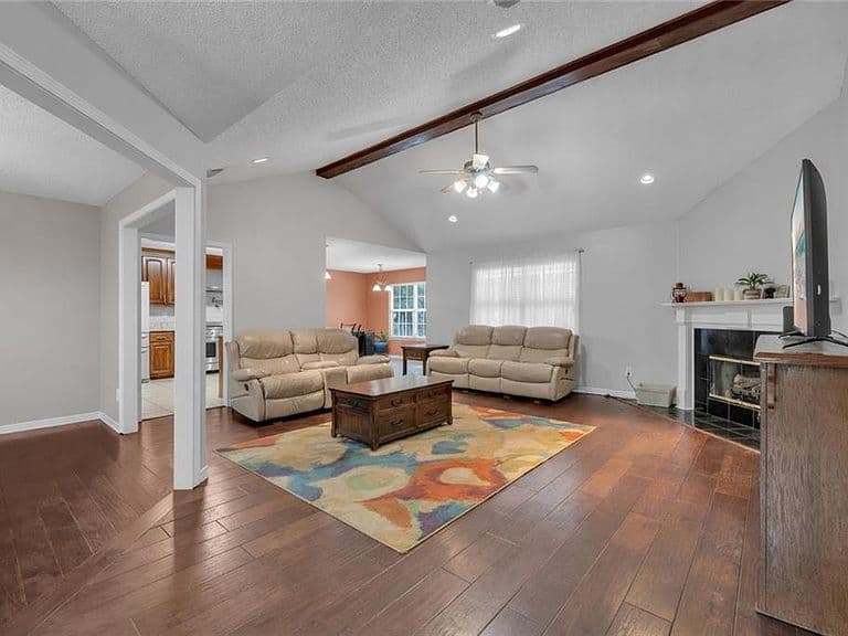 Listing photo 4