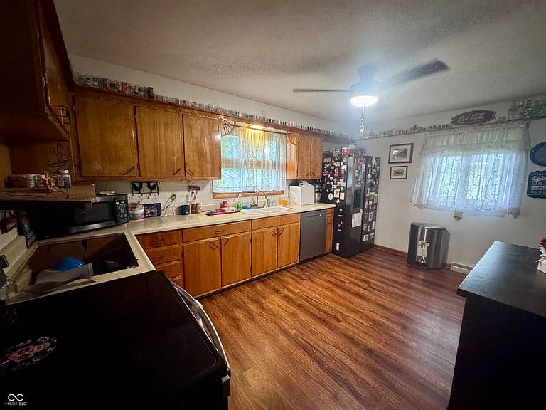 Listing photo 5